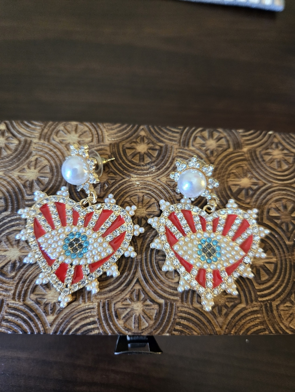 Heart Eye Pearl Earrings